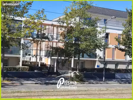 bel appartement deux pièces avec balcon