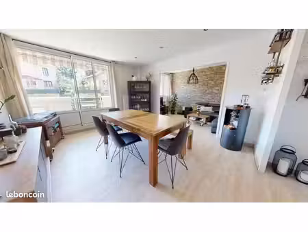 appartement traversant caluire de 4 pièces dans une belle résidence familiale arborée