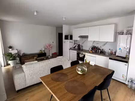 à louer - t3 meublé avec balcon et parking - tourcoing