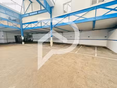 parking/box 1 pièce 173 m²