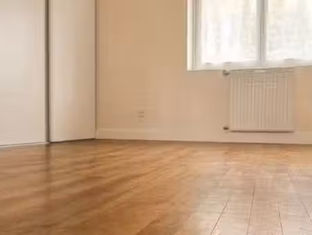 t3 lumineux de 76 m² avec garage fermé de 40 m² et véranda – chaumont