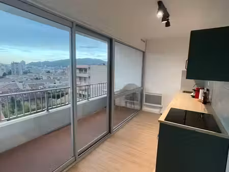 location studio avec 2 balcons