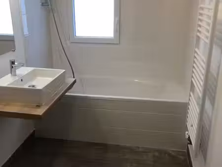 grand t2 de 2020 en rez de jardin vue lac