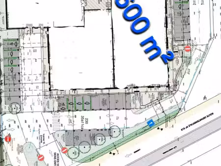 cellule commerciale 600 m² – chaumont – à louer