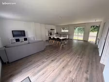 maison de 80m2  2 ch  jardin clos avec parking