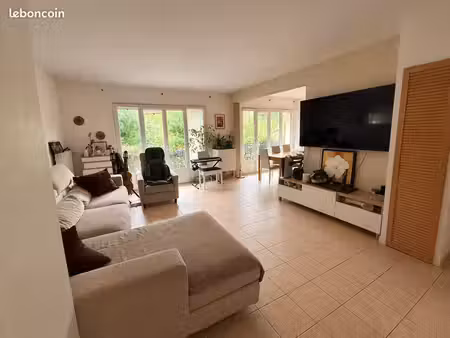 f3/4 79m2 maurepas centre