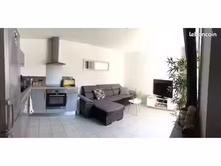 location t2 44 m2 chateaubanne