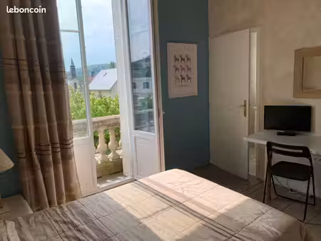 studio calme et ensoleillé