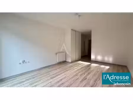 studio 1 pièce 27 m²