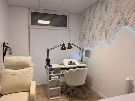 bureau professionnel 9 m² avec vitrine – place des justices  angers