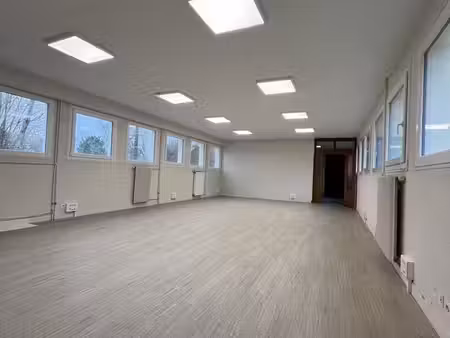 location bureau 92m² angers - centre d'affaire