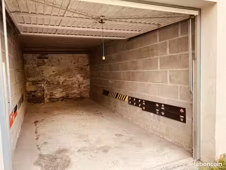parking/box 1 pièce 14 m²