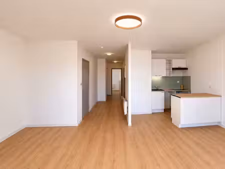 t3 63 m² entièrement rénové parking privé taissy