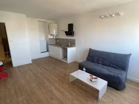 grand studio avec place de parking