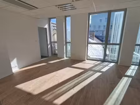 local bureaux 70 m²