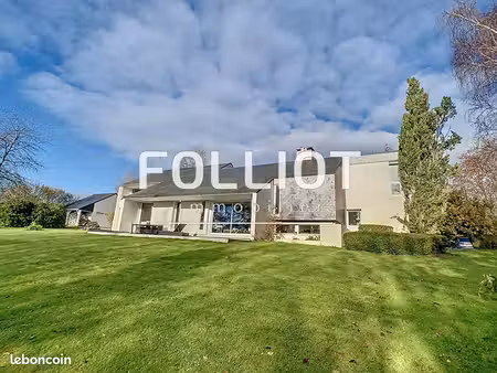 propriété 6 pièces 275 m²