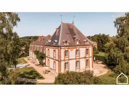 magnifique château avec chambres d'hôtes  salle de réception et espace privé  745 000