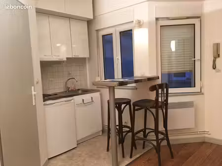 studio coeur de ville place st louis