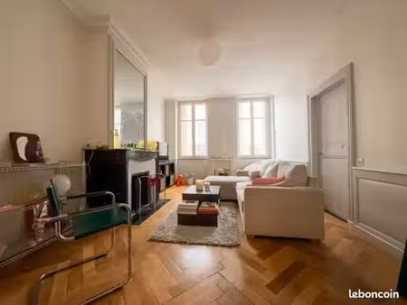immeuble 16 pièces 520 m²