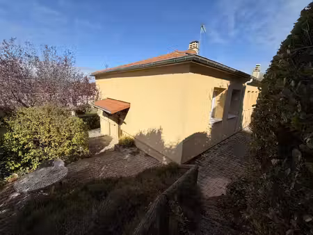 maison individuelle à deux pas du centre bourg de villars