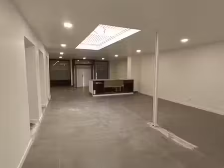 roubaix – immeuble commercial sur 3 niveaux – environ 230 m² avec terrasse