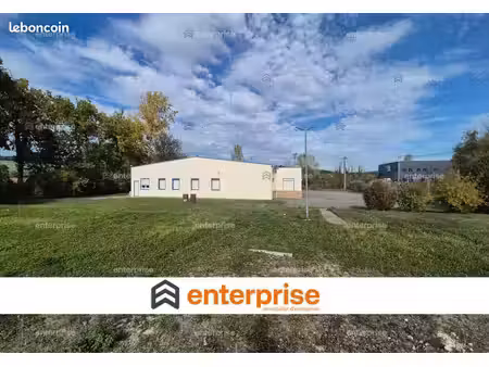 bâtiment 660 m²
