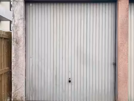 garage/box loos