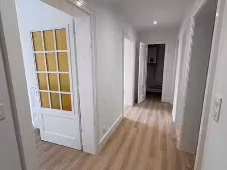 le ban-saint-martin : appartement 3 pièces de 75 m² entièrement rénové  avec balcon  cave 