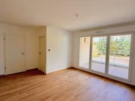 thionville-garche – superbe t2 récent avec loggia  parking et cave – 44 m²