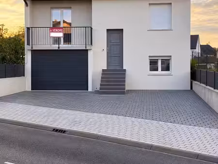 à vendre – maison individuelle f4 – à proximité immédiate du centre commercial b’est