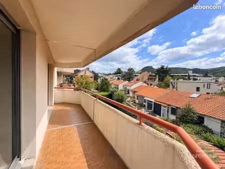 chamalières  t2 à rénover avec balcon et garage