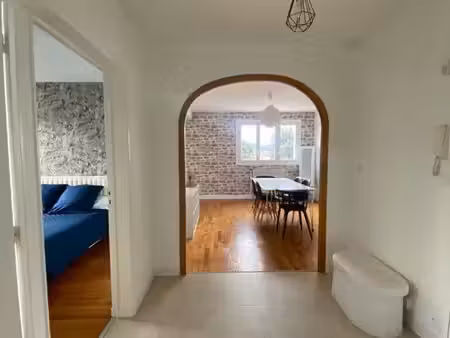 grand t2 - 55 m2 - refait à neuf - parking et cave