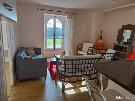 t 3 meublé  dans très joli parc