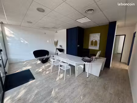 commerce / bureaux aménagés 140 m² + 4 parkings