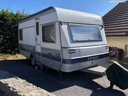 recherche terrain / emplacement van ou caravane – 1 an