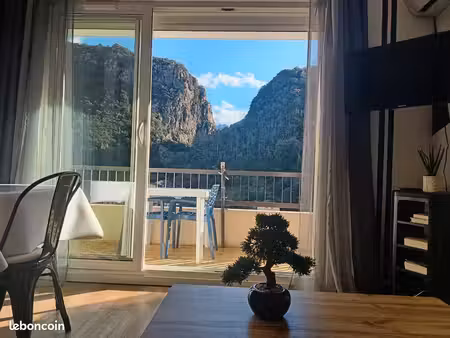 studio avec vue au pied des thermes