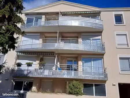 appartement avec terrasse et garage fermé