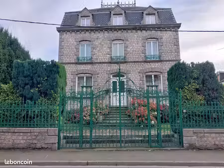 maison bourgeoise en pierre + dépendances + maisonnette