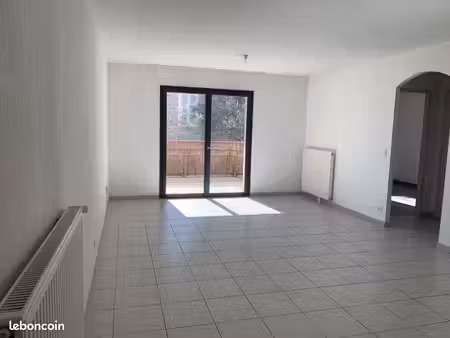 appartement t3 récent 75m² avec terrasse - pau centre