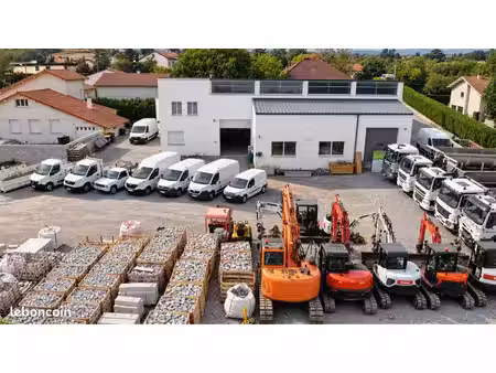 à louer – dépôt professionnel 300 m² + bureaux + cour 2 000 m² – lempdes