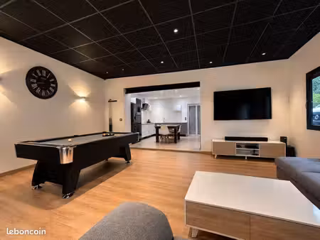 local professionnel 180 m² avec dépôt  bureaux et espace aménagé