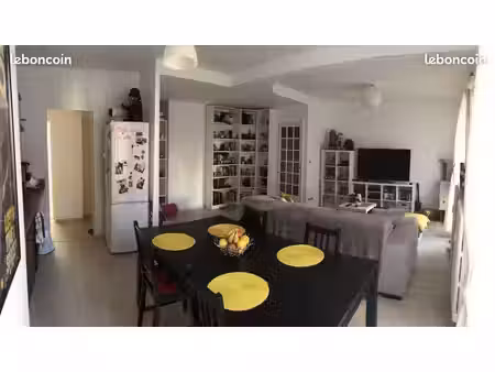 appartement trois pièces lumineux entièrement meublé d'une superficie de 67m²