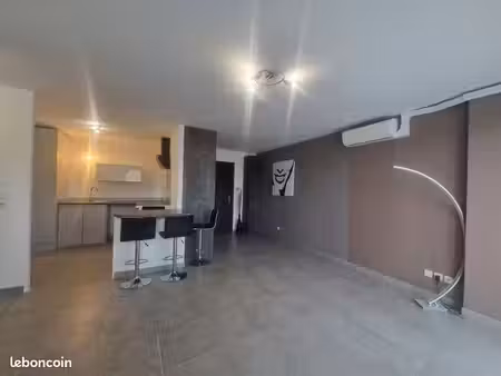 appartement f4 entièrement rénové et climatisé avec balcon rdc