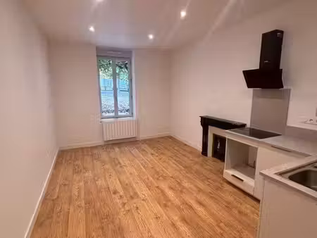 à louer  magnifique t2 entièrement rénové au plein centre de la bourboule