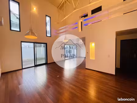 loft/atelier/surface 5 pièces 117 m²