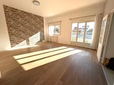 comme une maison ! 155 m² avec cour privative  cave et parking