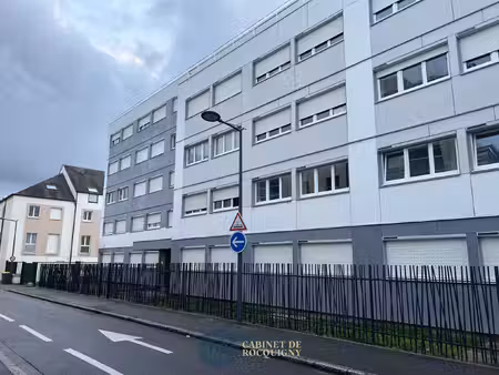 orleans quartier madeleine - studio meuble avec parking