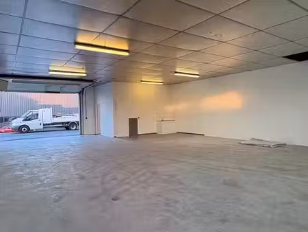 local 148 ² bureau dépôt