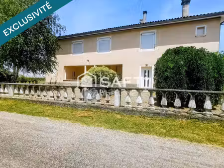 rare proche de castelsarrasin : grande bâtisse de caractère (dpe c) aux volumes exceptionn