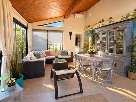 magnifique maison familiale avec piscine  véranda et jardin sans vis-à-vis